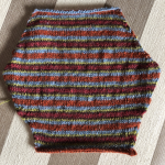 Cómo tejer rayas escondiendo la hebra