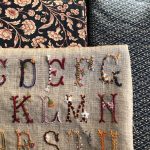 abecedario bordado a mano cojín de patchwork