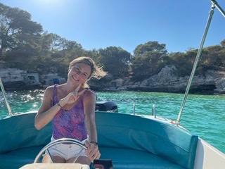 Menorca qué ver y dónde comer visitar calas barco sin titulín
