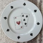 Vajilla de postre Picas pintada a mano en porcelana Naipes