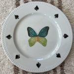 Vajilla de postre Picas pintada a mano en porcelana Mariposa